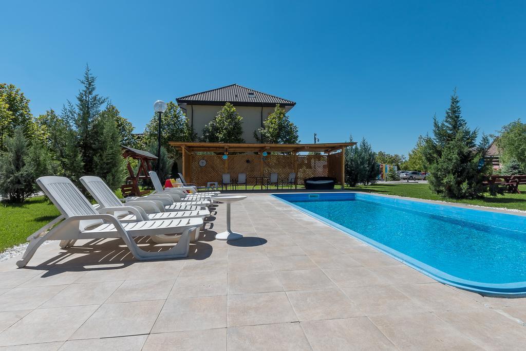 Bucharest Airport Suites & Villas Otopeni Exteriör bild